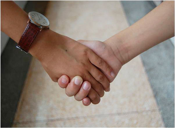 7��19�������ݾ���վһ������С�ҵ��к�Ҫ�x�_�ˣ��ѹ�ͬ��̎ʮ����ĺ��ӂ��͡�������꠆T��ʮ�ֲ������D��С�Һ�꠆T�o�յ��p����һ��꠆T����ӛ���������҂��֠����֣����B��������