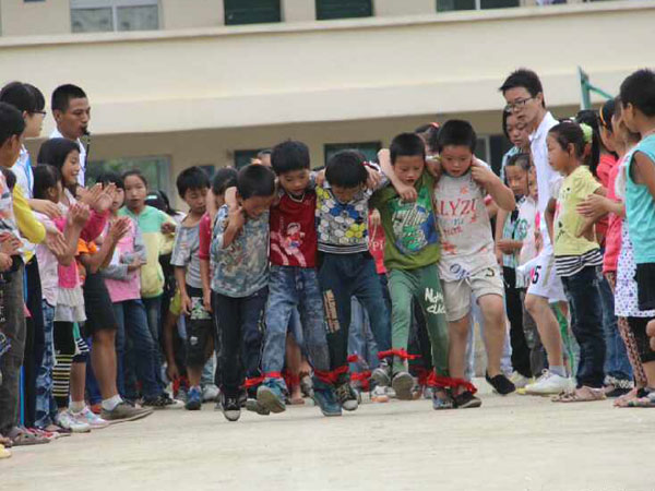 7��28�գ��V�|�̌W(xu��)Ժ��С�ٟ���ɽ�^(q��)���W(xu��)����֧���������С�W(xu��)�e�k���\�ӕ����mȻ���ز�δ�޽�����������꠆T��Ŭ���ͺ��ӂ���ƴ�������\�ӕ��A�M�Y(ji��)�����D�麢�ӂ��ڱ�ِ�ЈF(tu��n)�Y(ji��)�f(xi��)�����������Ρ�