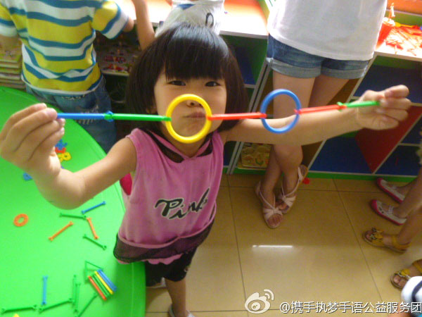 7��8����8��15����ɽ�|������W(xu��)���y�ֈ�(zh��)�������Z�������(w��)�F(tu��n)��ɽ�|�Ͳ��e�k�˞���37��Ĺ����ӡ������������؅^(q��)���L�@����ͯ�ļ�ͥ���˽Ⲣӛ��@����ͯ����ͽ�����r���_չ�o�ϵK���Z��Ӗ(x��n)�����D��ɽ�|ʡ�Ͳ��а��`����(f��)���ĵĺ��ӂ�չʾ�����Ą�(chu��ng)���ֹ���