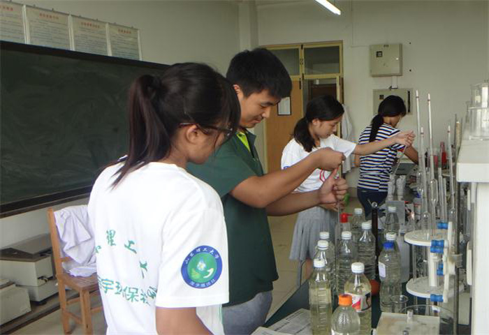 �(du��)�T��?c��)ڌ?sh��)�(y��n)�Ҍ�(du��)�ɼ��؁�(l��i)��ˮ���M(j��n)�Ќ�(sh��)�(y��n)����,����(du��)��Ҫ����ˮ�ӵ�PH����ȡ�늌�(d��o)���������ȹ����(xi��ng)ָ��(bi��o)�ęz�y(c��)����(sh��)��(j��)�M(j��n)��̎����