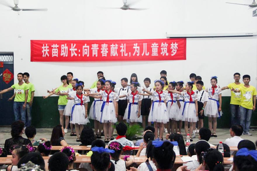 ־Ը�ߞ麢�ӂ��e�k�ˡ��������L(zh��ng)����(��i)����ˇ�R��������С���т�ͬ�_(t��i)�����ք�(sh��)�衶�ж����ġ���