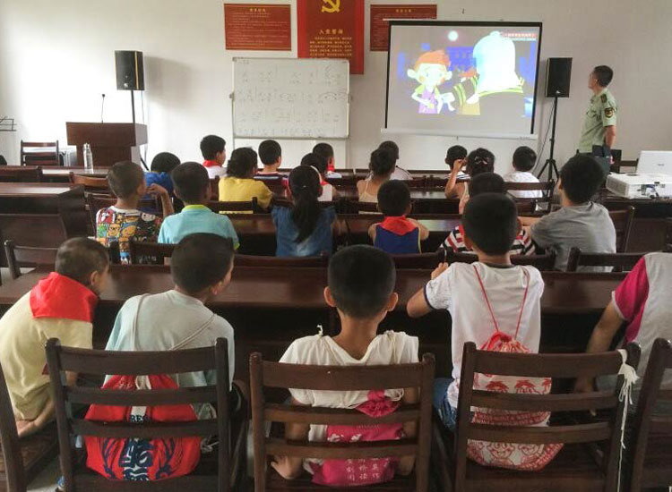 ־Ը����Ո���ą^(q��)�侯��꠰�ǰ�����ٽoС���т���������ȫ֪�R�v����