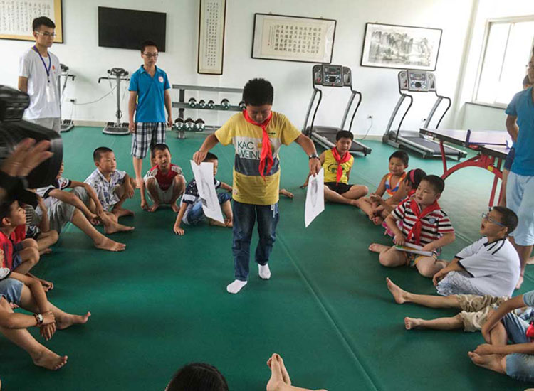 С���т���־Ը��չʾ�Լ��Ĳ�ˇ��