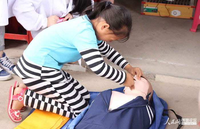 ���ӂ���־Ը�ߵ�ָ��(d��o)�£��W(xu��)��(x��)����M(j��n)���˹�������