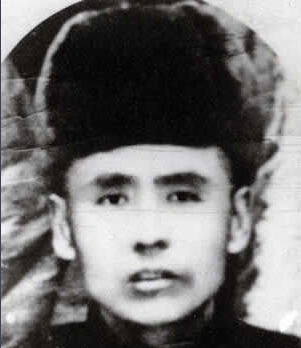 ���F÷��1893��1934�����������|����Ϫ��1931��10����Ѯ�����F÷�������|�������l(w��i)܊�����ڵ��|���P�ǡ�ᶎr���f��һ�����(d��ng)��1932��3�����|���񱊿��վȇ�(gu��)��(hu��)ί�����F÷��|�����x��܊��28·܊˾����1934��5��30���������F÷����͢�o���I(l��ng)�Ăα��°����(du��)���@��1934��9��28��ҹ�����F÷����܊�ٰ�񽵟oЧ�±�������1935�깲�a(ch��n)�h�l(f��)���ġ���һ���ԡ������Q���ǡ���ȇ�(gu��)�����|������Ӣ�ۡ���1988�걻׷�J(r��n)�������ʿ��2014��9��1���������������������ĵ�һ��300����������Ӣ�Һ�Ӣ��Ⱥ�w�����