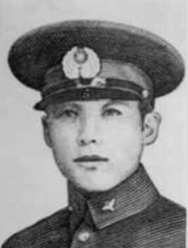 鐺��ģ�1916�꣭1937��8��17�գ����|�����(zh��n)������܊��5���մ��(du��)�w�ІT�� ����һ�ˡ���׃�����܊����У���ڮ��I(y��)��1937��8��17�������ٵ�����(du��)�Zը�Ϻ����Ĵ�·��܊�܊˾��r(sh��)�����ձ�܊�(du��)֮�����ړ������C(j��)������鐺�����������딳����┵(sh��)ʮ���ձ�ʿ���������񽵣�鐺��Ĳ�������(d��ng)�����w�ІT����֘�����������܊��֮�������һ�w�ӏ��Ԛ�ѳ��(gu��)��������������һ����������Ӣ�ҡ�