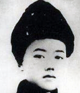 �ܘ�(sh��)�|��1918��1937���|������(li��n)܊�߼�(j��)ָ�]�T��ɽ�|ʡƽ�ȿh�ˡ�1925���S��ĸ�ӻĵ�����ʡ�q���h��1931���һ����׃�󣬷e�O���ӿ��ջ��(d��ng)��1933����������Ї�(gu��)���a(ch��n)�h��1935��2�������x�鹲���F(tu��n)�|�M��ί��(sh��)ӛ��4�����Ζ|���������܊�ڶ�܊��һ�F(tu��n)��ί��1936��3�����Ζ|����(li��n)�ڶ�܊��һ����ί�掟�hί��(sh��)ӛ��܊�hίί�T��7�����x���й��ϝMʡίί�T��9�����Ζ|����(li��n)��һ·܊���Ď����L(zh��ng)����ί��1937��4��24�����ڰ��D�h��ɳ���Ͻ��S�����c�ΰ��D�h�ΰ��(du��)����(zh��n)�в��Ҡ�����