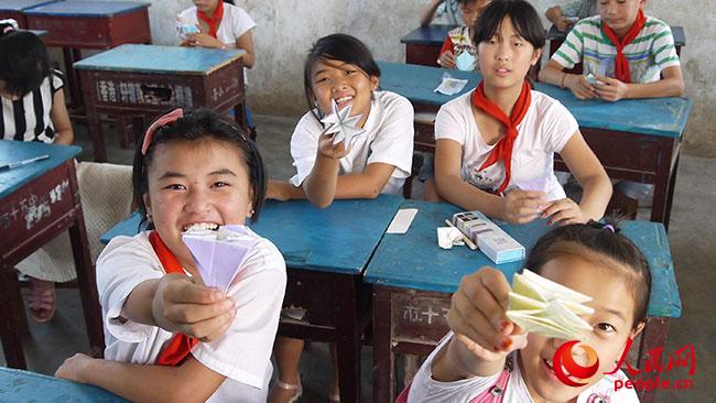 ���ϿƼ���W(xu��)��һ��һ·���x��(w��)֧���c����(zh��n)��ؚ�{(di��o)�Ќ�(sh��)�`�F(tu��n)��������ꖿh��¹ɽ�(zh��n)�u�ŸG���_չ�x��(w��)֧�̺ͷ�ؚ�{(di��o)����־Ը�߽o���ӂ��_�O(sh��)�ֹ��n�����D�麢�ӂ�չʾ�ֹ���Ʒ�����F(tu��n)�(du��)�ṩ��