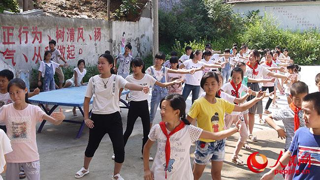 ���ϿƼ���W(xu��)��һ��һ·���x��(w��)֧���c���ʷ�ؚ�{(di��o)�Ќ��`�F��������ꖿh��¹ɽ�(zh��n)�u�ŸG���_չ�x��(w��)֧�̺ͷ�ؚ�{(di��o)�����D��־Ը�߽̺��ӂ�̫�Oȭ�����F��ṩ��