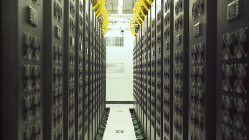 貴安超算中心內(nèi)的機房。人民網(wǎng) 陽茜攝