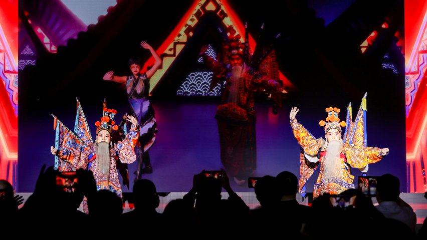 京劇演員與虛擬人“跨次元”合作《新定軍山》。主辦方供圖